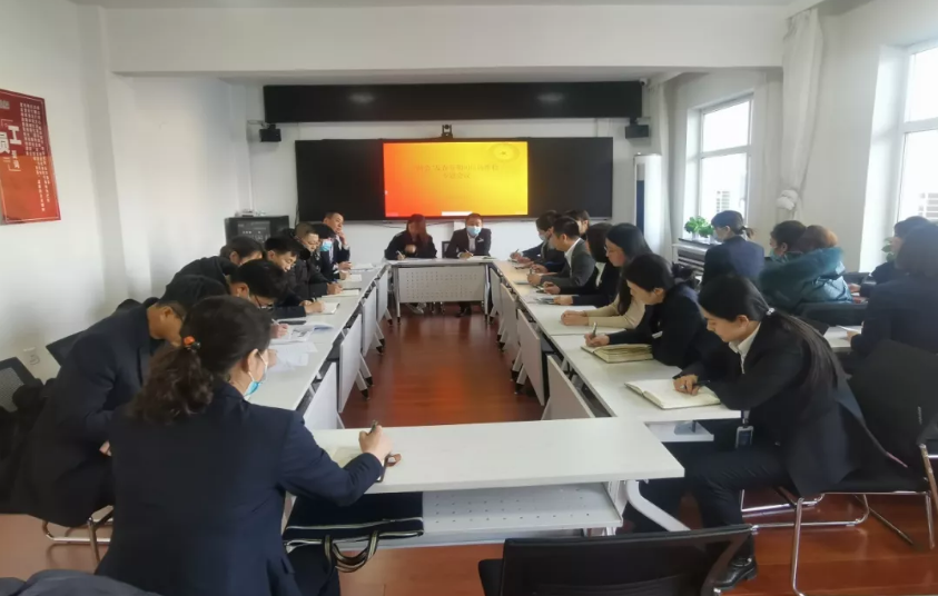鞍勤集團、溫泉集團召開“兩會”及元旦春節(jié)信訪維穩(wěn)專題會議