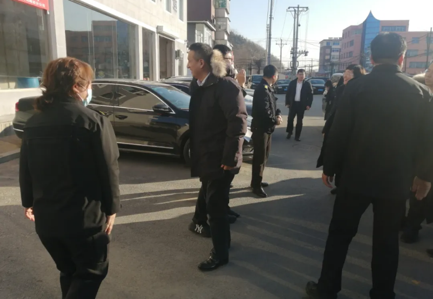 鞍勤集團(tuán)黨委下基層、聽民意，助推企業(yè)高質(zhì)量發(fā)展