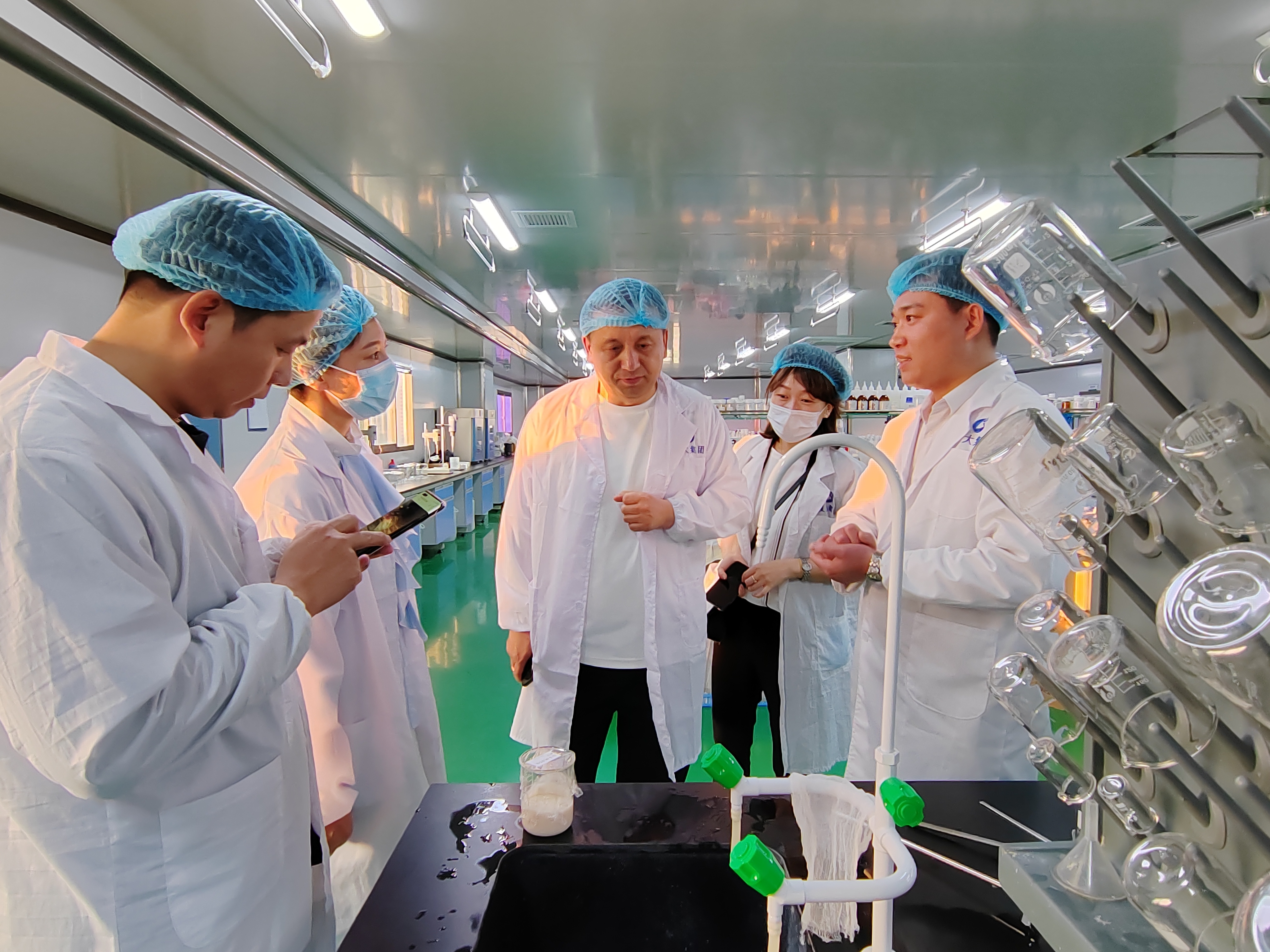 鞍勤集團(tuán)、溫泉集團(tuán)、公服集團(tuán)商務(wù)考察組赴廣州調(diào)研