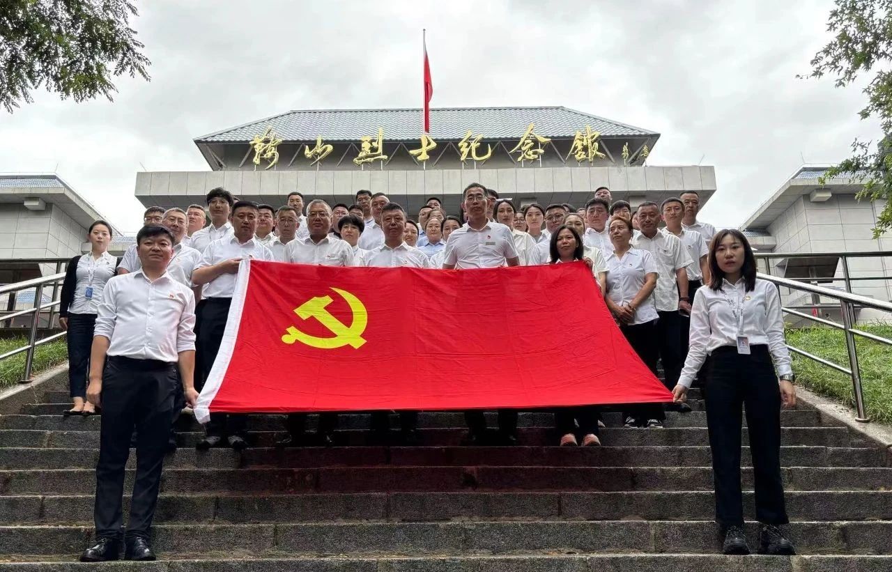 鞍勤集團(tuán)、公服集團(tuán)開展“憶初心、強(qiáng)黨性、轉(zhuǎn)作風(fēng)、建新功”慶“七·一”主題黨日活動(dòng)
